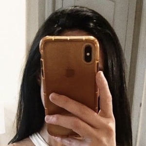 Raya Awwad, 36 (YouTuber)