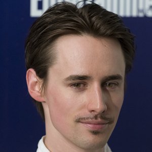 Reeve Carney, 42 (舞台演员)