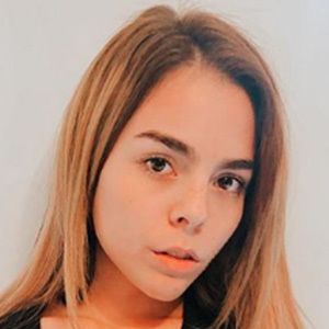 Regina Prez, 24 (Cantante di musica mondiale)