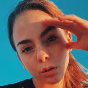 Regina Prez, 24 (World Music Singer)