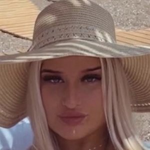 Rhiannon Kille, 23 (YouTube Star)