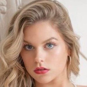 Ria Grace, 22 (TikTok Star)