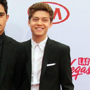 Ricky García, 26 (Cantante Pop)