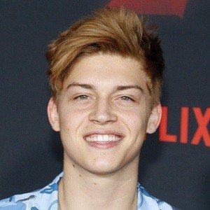 Ricky García, 26 (Ca sĩ nhạc Pop)