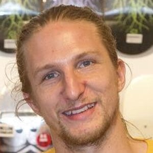 Ricky Glaser, 34 (滑板手)