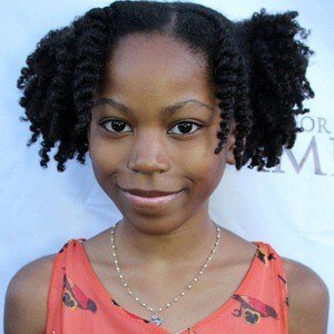 Riele Downs, 24 (Actriz de Televisión)