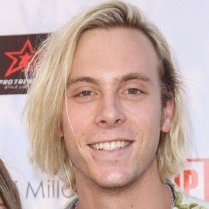 Riker Lynch, 33 (Басист)