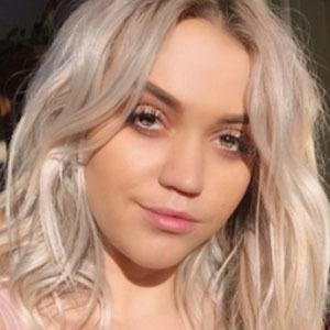 Riley Biederer, 29 (流行歌手)