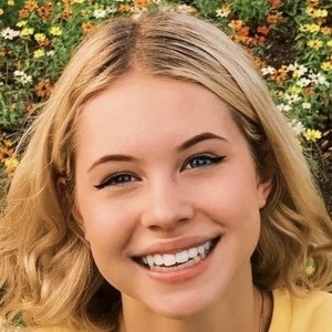 Riley Cahill, 22 (TikTok明星)