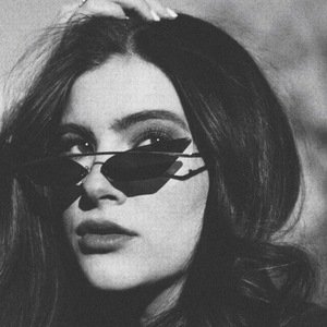 Riley Clemmons, 25 (Cantante pop)