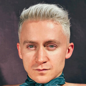 Riley Costello, 31 (Bühnenschauspieler)