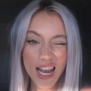 Riley Hubatka, 24 (TikTok明星)
