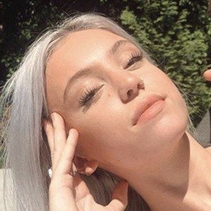 Riley Hubatka, 24 (Estrella de TikTok)