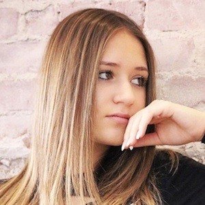 Riley Lewis, 22 (Звезда Инстаграма)
