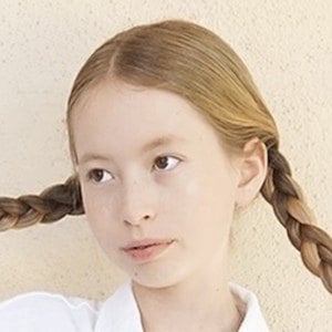 Rina Johnson, 19 (Attrice TV)