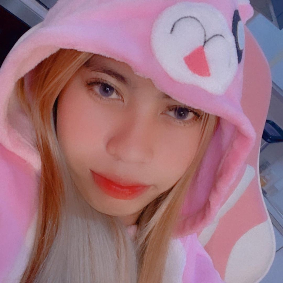 Riri Navarro, 23 (TikTok Star)