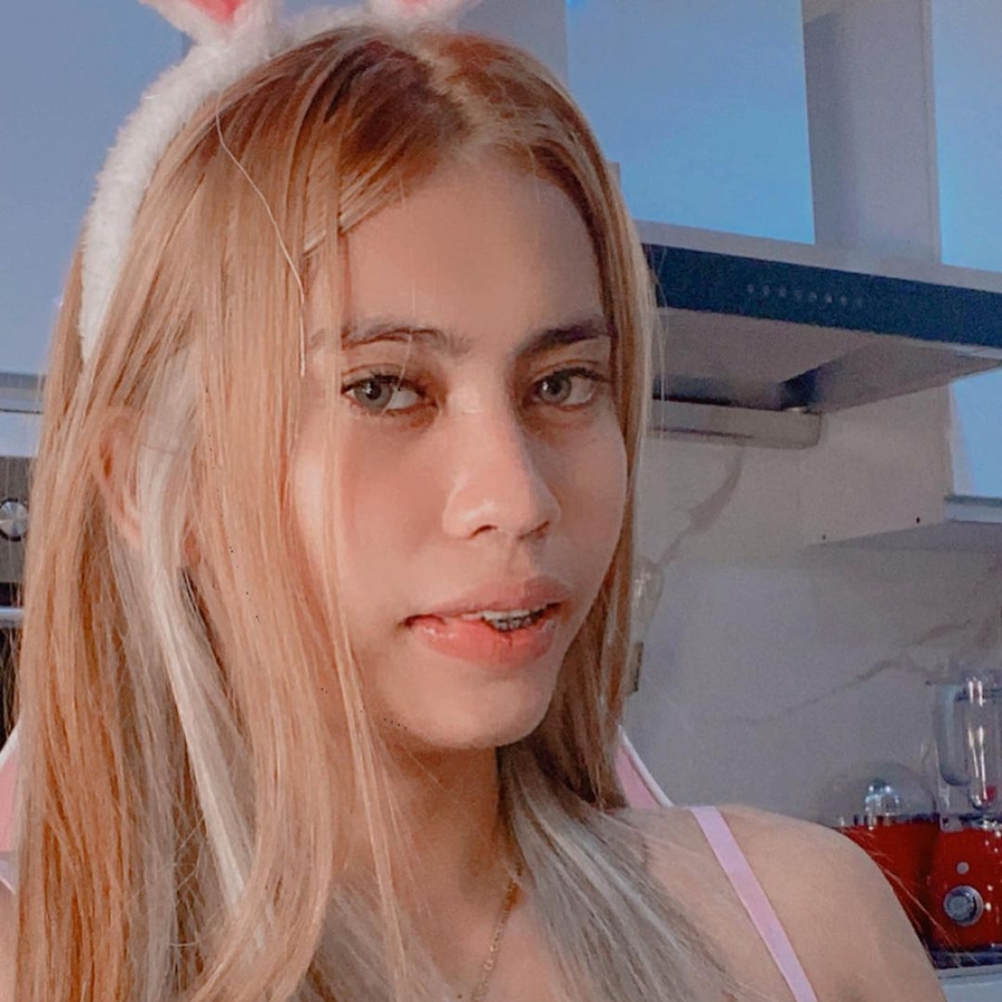 Riri Navarro, 23 (TikTok Star)