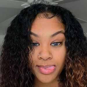 Riritheofficial, 23 (Instagram Star)