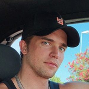 River Viiperi, 32 (模特)