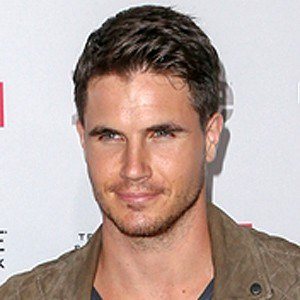 Birth Charts of Celebrities born on April 21