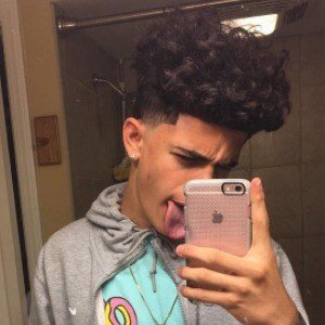 Robbie Burlew, 23 (TikTok明星)