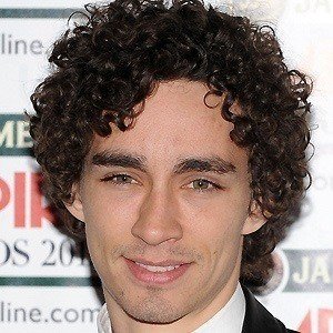 Robert Sheehan image 1