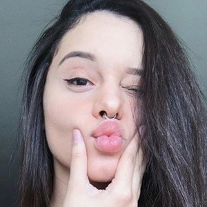 Roberta Gomes, 31 (Illustrator)