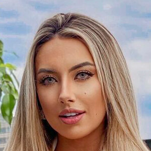 Roberta Viana, 31 (Model)