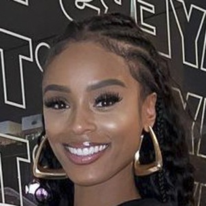 Robin Lauren, 35 (Doctor)