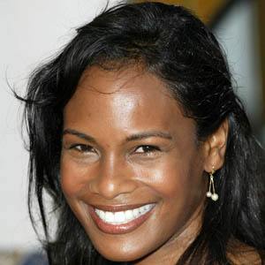 Robinne Lee image 3