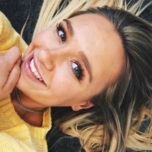 Robyn Bates image 2