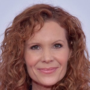 Robyn Lively image 3
