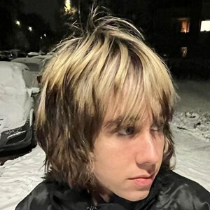 Rojuroku, 22 (Pop Singer)