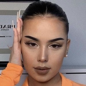 RomysBasics, 19 (Instagram Star)