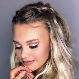 Rory Eliza, 23 (Estrella de TikTok)