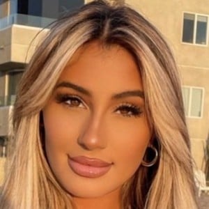 Rosa Rose, 26 (TikTok明星)