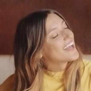 Rosemaryretro, 28 (TikTok Star)