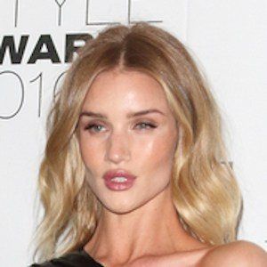 Rosie Huntington-Whiteley, 38 (电影女演员)