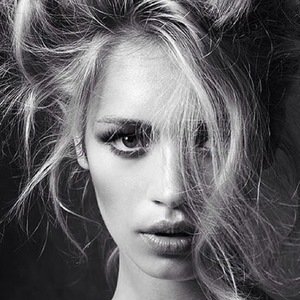 Roxy Horner image 2