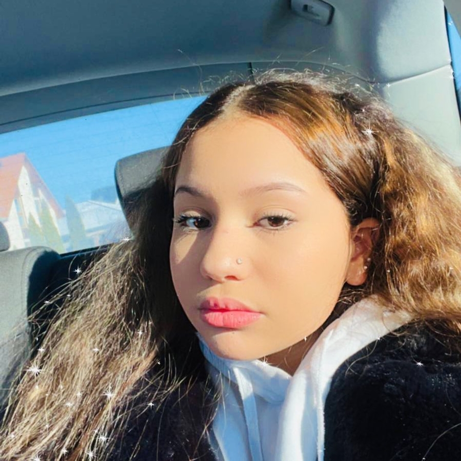 Sabrin Amiri, 17 (Estrelas do YouTube)