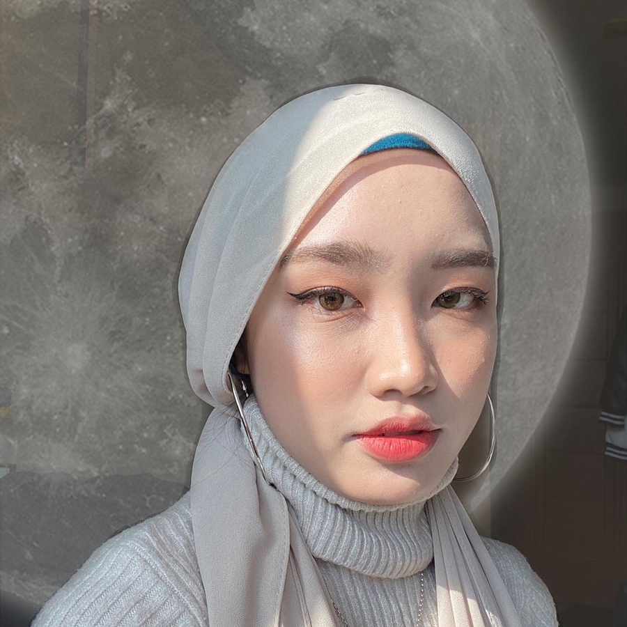 Sabrina Azhar, 25 (YouTube Star)