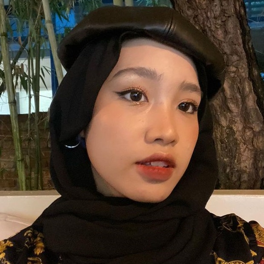 Sabrina Azhar, 25 (Star di YouTube)