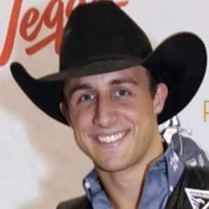 Sage Kimzey, 31 (Наездник на быках )