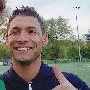 Saki Oficial, 33 (足球运动员)