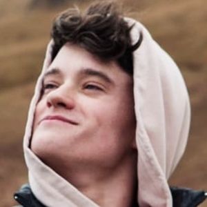 Sam Lewis, 28 (TikTok明星)