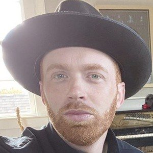 Sam Tinnesz, 40 (Cantante Pop)