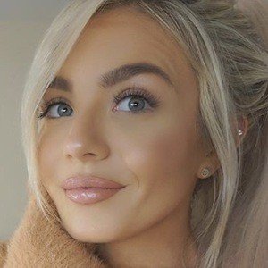 Samantha Harvey, 32 (YouTube Star)