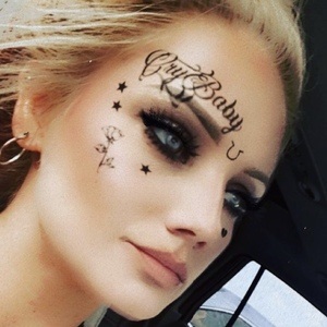 Samantha Young, 37 (TikTok明星)