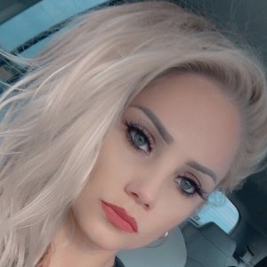 Samantha Young image 7