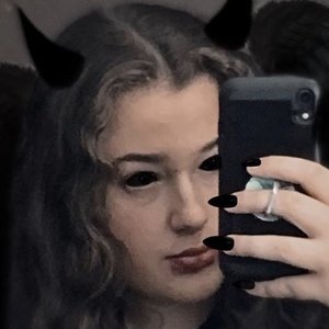 samanthiiana, 22 (TikTok Star)